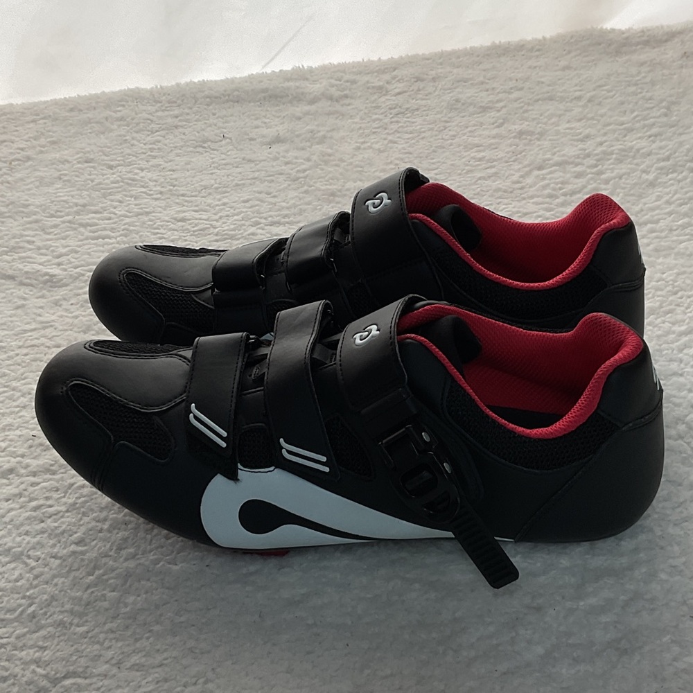 NWOT Mens peloton Black and Red Cycling Shoes